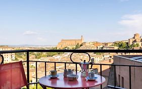Siena Historic Center Stylish Flat With Balcony!